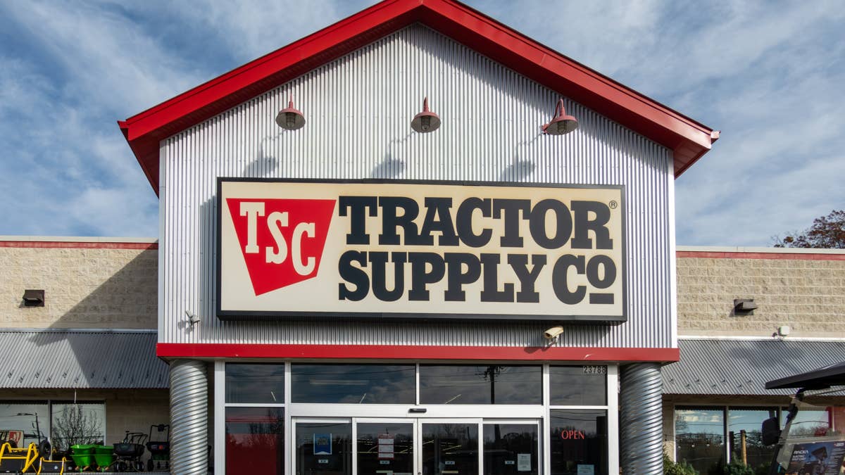 This Heavy Dog Bowl From Tractor Supply Solves a Messy Problem