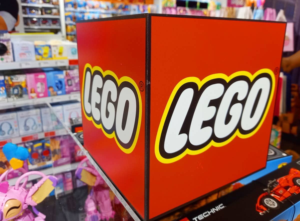 Amazon is Selling a Creative 657-Piece Wolf Lego Set Perfect for