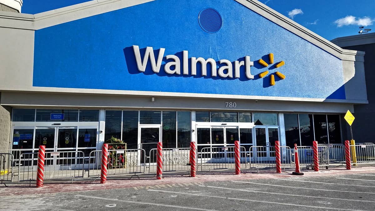 Walmart's Birdhouse Looks Just Like a Tiny Straw Hat