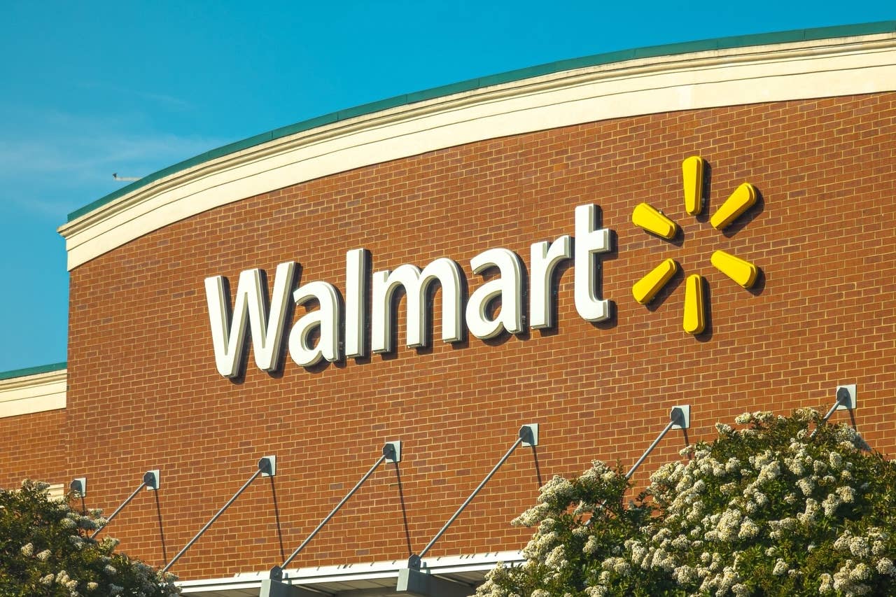 walmart-s-2-story-cat-house-gives-outdoor-cats-shelter-from-the-storm