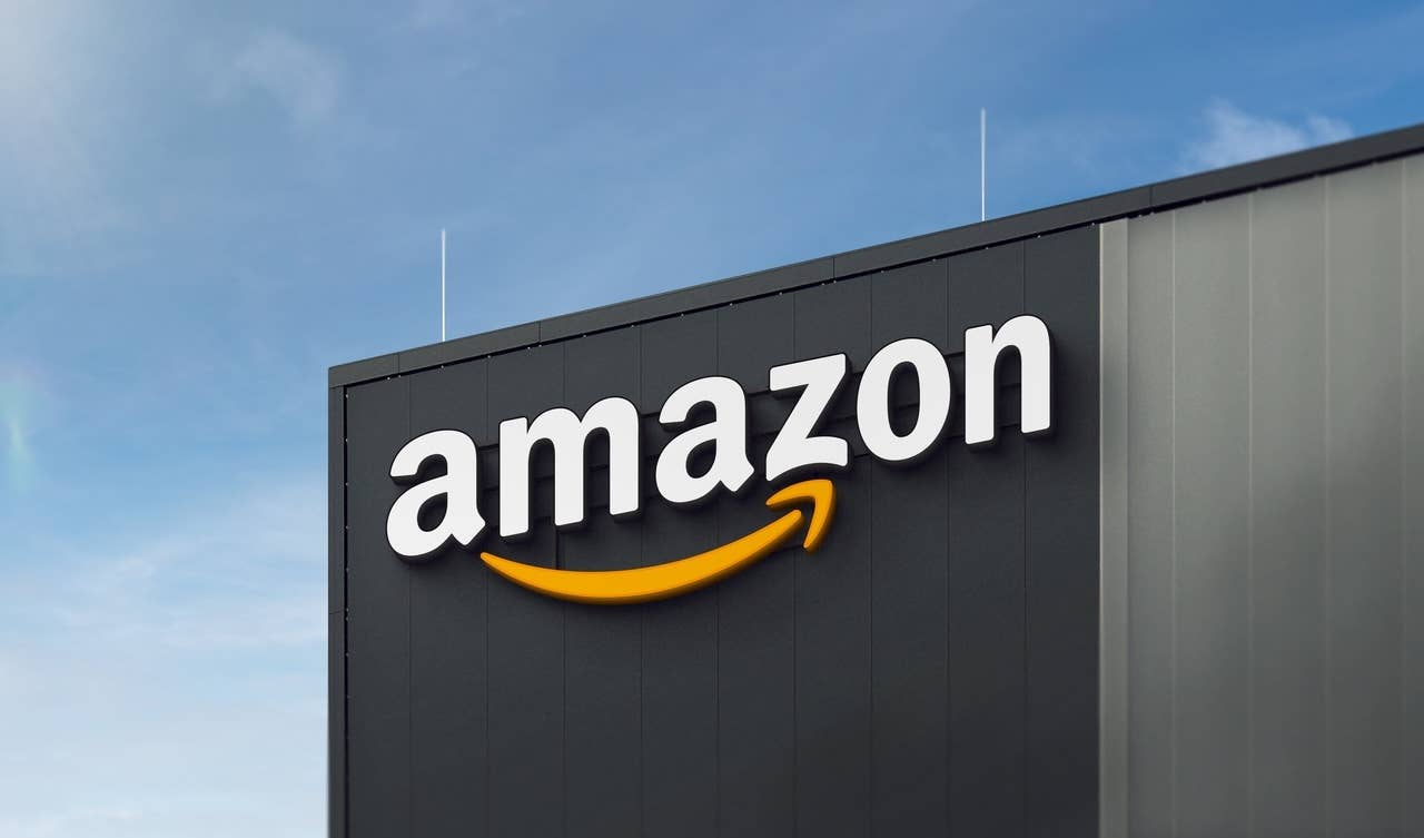 Amazon’s Vintage-Inspired Table Lamp Features the Cutest Bunnies ...