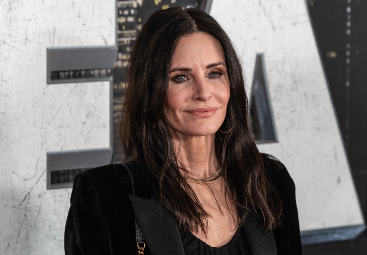 Courteney Cox Dressed Up Her Dogs as Senior Citizens in Hilarious Video ...