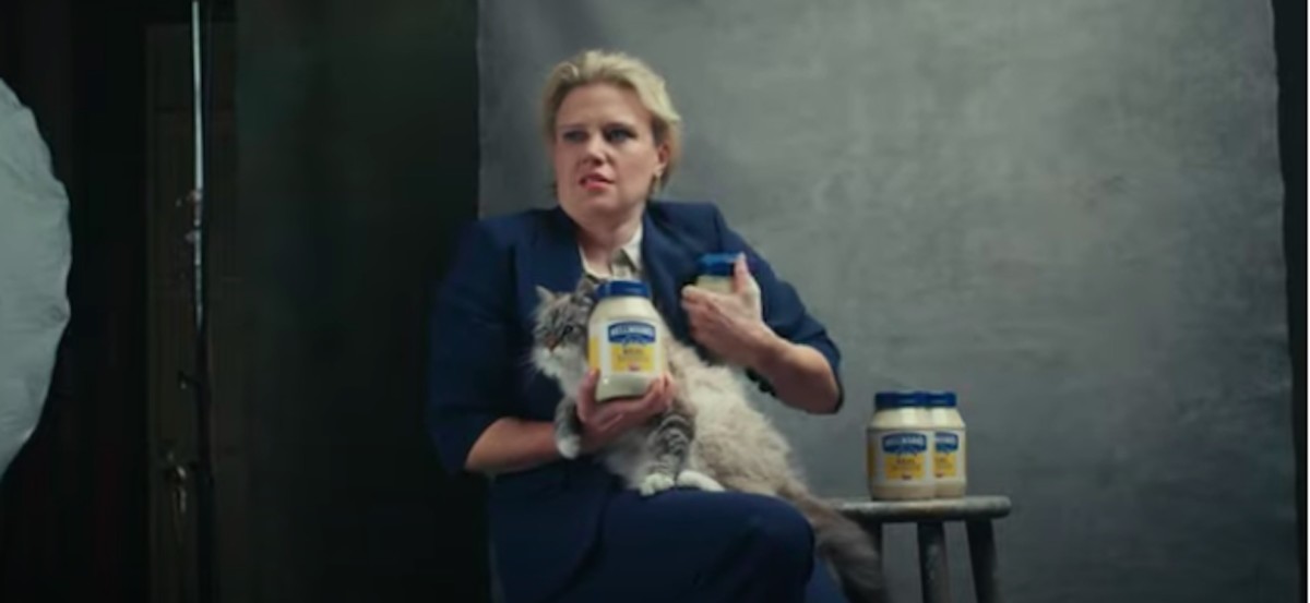 SNL's Kate McKinnon Stars in Super Bowl Spot Alongside Cat