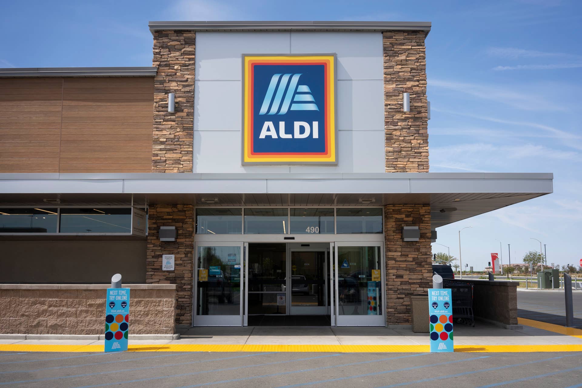 aldi-holiday-dog-treats-flying-off-shelves-pethelpful